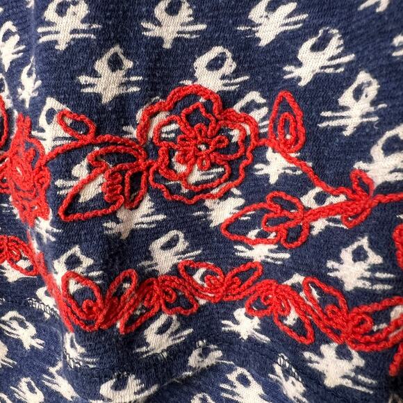 Lucky Brand Top Womens Size Medium Blue & White Geometric with Red Embroidery - Picture 5 of 16